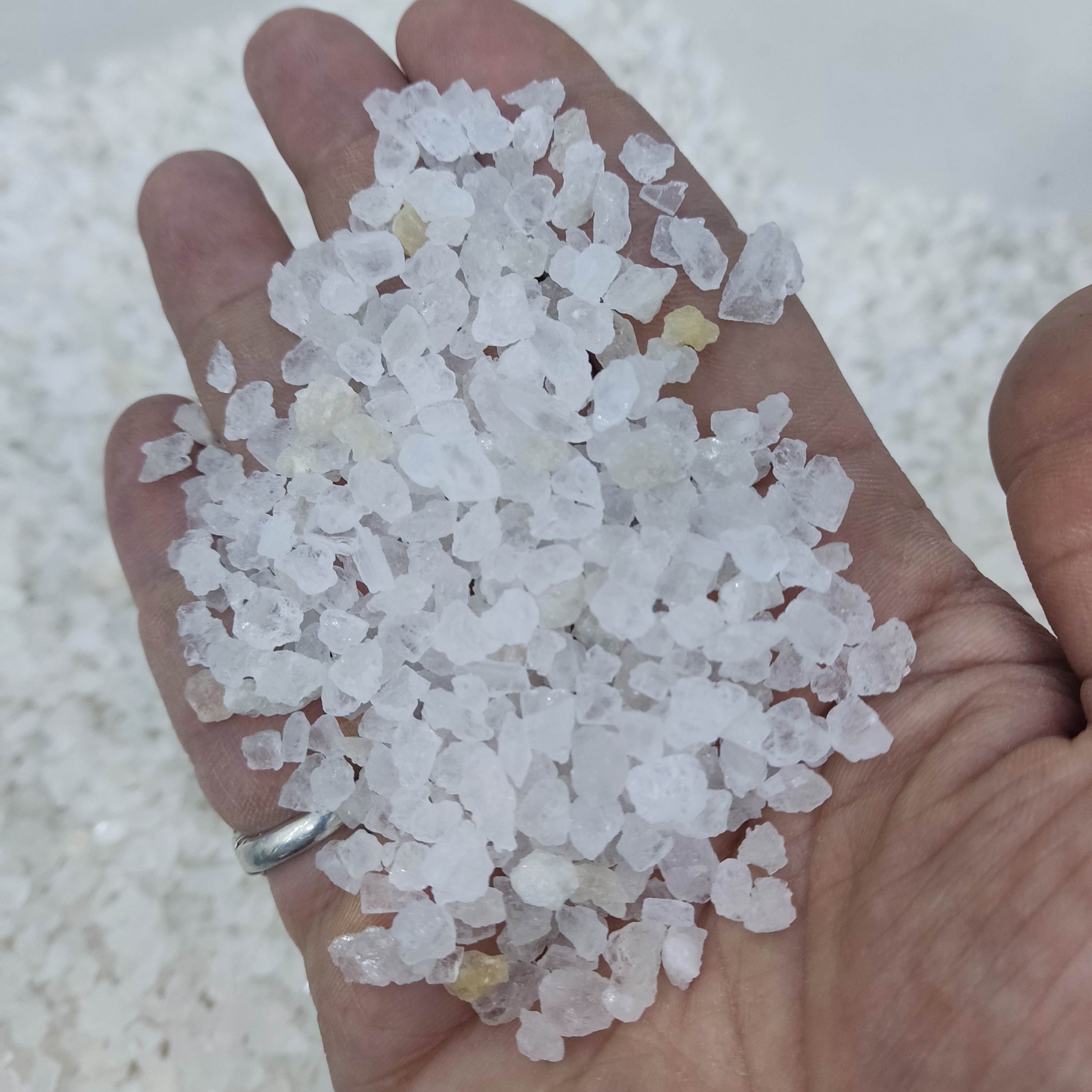 میکس۳ نوع نمک( دلنمک کریستال ۸۰٪  صورتی۱۳٪  نمک خاکستری ۷٪ ) سایز گرانول